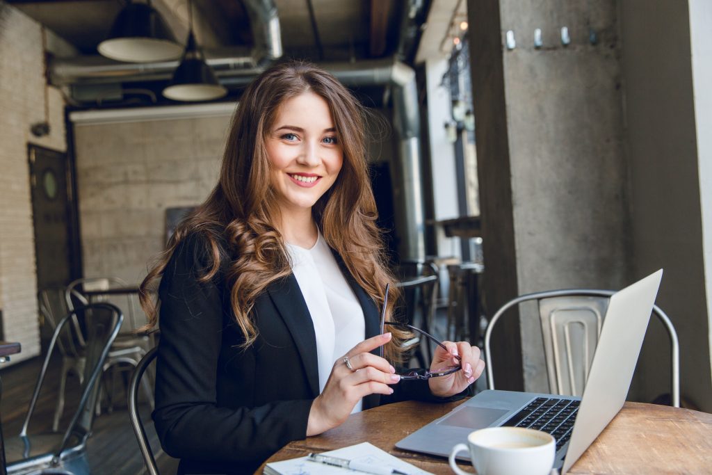 Business Woman Adding Listing to Free UK Business Directories